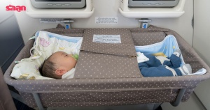 ลูกทารกขึ้นเครื่องบินได้ไหม แม่ต้องเตรียมตัวอย่างไรเมื่อพาลูกทารกขึ้นเครื่องบิน