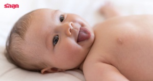 ทำไมลูกทารกชอบแลบลิ้นบ่อย ทารกแลบลิ้นบอกถึงพัฒนาการเด็กอย่างไร