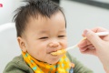 7 วิธีป้อนข้าวลูกวัย 6 เดือน เริ่มอาหารเสริมอย่างไรให้ลูกยอม ...