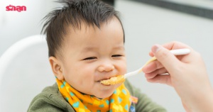 7 วิธีป้อนข้าวลูกวัย 6 เดือน เริ่มอาหารเสริมอย่างไรให้ลูกยอมกินข้าว