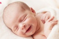 ทำไมลูกทารกชอบยิ้มตอนหลับ ทารกยิ้มตอนหลับได้อย่างไร