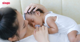 ทารกนอนบนอกแม่อันตรายไหม ทำไมลูกทารกถึงชอบนอนทับอกพ่อแม่