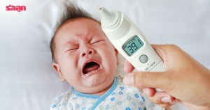 วิธีลดไข้ทารกแรกเกิด ทารกเป็นไข้ ตัวร้อน ต้องดูแลอย่างไรให้หายไว