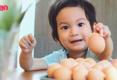 ลูกชอบกินไข่มาก แต่เด็กกินไข่ได้วันละกี่ฟองกันนะ