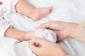 ใส่หอมแดงในถุงเท้าเด็กทารกก่อนนอน บรรเทา รักษาหวัดได้จริงหรื ...