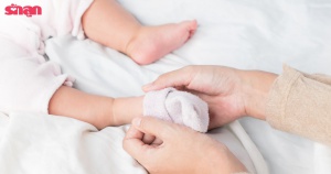 ใส่หอมแดงในถุงเท้าเด็กทารกก่อนนอน บรรเทา รักษาหวัดได้จริงหรือ
