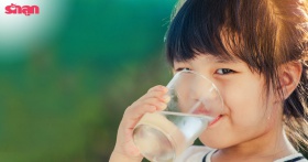 ให้เด็กดื่มน้ำมากขึ้น ช่วยกระตุ้นการทำงานของสมองได้เป็นอย่าง ...