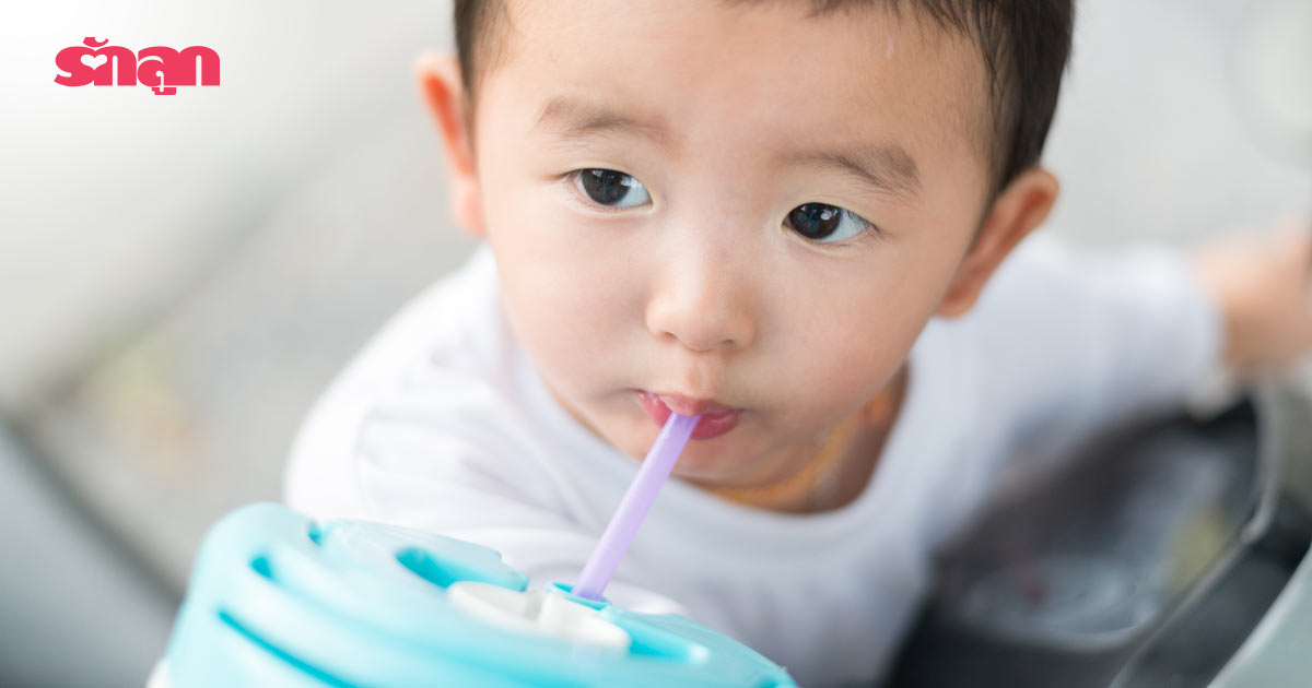 ให้เด็กดื่มน้ำมากขึ้น ช่วยกระตุ้นการทำงานของสมองได้เป็นอย่างดี-กระตุ้นพัฒนาการสมองเด็ก-เด็กควรดื่มน้ำวันละเท่าไหร่-น้ำดื่มสำหรับเด็ก-การพัฒนาสมองเด็ก