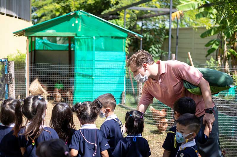 Phenomenon Based Learning, เรียนรู้ผ่านการลงมือ, โครงงานเรียนรู้ของลูก, Thai International School, แนะนำโรงเรียนนานาชาติ, โรงเรียนนานาชาติไทยอินเตอร์เนชั่นนอล, หลักสูตรฟินแลนด์, การเรียนหลักสูตรฟินแลนด์, Critical Thinking, Collaboration, Creativity, นานาชาติหลักสูตรฟินแลนด์, โรงเรียนนานาชาติ ปทุมธานี