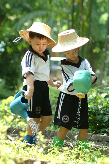 โรงเรียนแนวการสอนแบบมอนเตสซอรี่ Montessori, โรงเรียนมอนเตสซอรี่,  โรงเรียนทางเลือก, โรงเรียนอนุบาลยุวมิตร, โรงเรียนอนุบาลกรแก้ว, โรงเรียนอนุบาลบ้านสานฝัน, โรงเรียนอนุบาลบ้านพลอยเพลิน, โรงเรียนอนุบาลวรพิม, หาโรงเรียน, เลือกโรงเรียน, โรงเรียนอนุบาล, โรงเรียนประถม, แนะนำโรงเรียน, ข้อมูลโรงเรียน, ประเภทโรงเรียน, หลักสูตรการเรียน, หลักสูตรการศึกษา, school zone, โรงเรียนใกล้บ้าน, โรงเรียนดี, โรงเรียนเด็กเก่ง, สมัครเข้าเรียน, นักเรียน, วัยเรียน, เด็กอนุบาล, การศึกษา, การเรียน