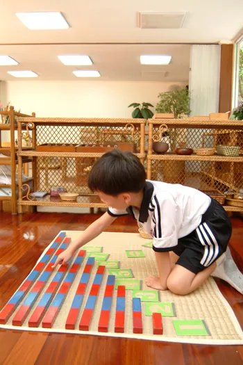 โรงเรียนแนวการสอนแบบมอนเตสซอรี่ Montessori, โรงเรียนมอนเตสซอรี่, โรงเรียนทางเลือก, โรงเรียนอนุบาลยุวมิตร, โรงเรียนอนุบาลกรแก้ว, โรงเรียนอนุบาลบ้านสานฝัน, โรงเรียนอนุบาลบ้านพลอยเพลิน, โรงเรียนอนุบาลวรพิม, หาโรงเรียน, เลือกโรงเรียน, โรงเรียนอนุบาล, โรงเรียนประถม, แนะนำโรงเรียน, ข้อมูลโรงเรียน, ประเภทโรงเรียน, หลักสูตรการเรียน, หลักสูตรการศึกษา, school zone, โรงเรียนใกล้บ้าน, โรงเรียนดี, โรงเรียนเด็กเก่ง, สมัครเข้าเรียน, นักเรียน, วัยเรียน, เด็กอนุบาล, การศึกษา, การเรียน โรงเรียนแนวการสอนแบบมอนเตสซอรี่ Montessori, โรงเรียนมอนเตสซอรี่, โรงเรียนทางเลือก, โรงเรียนอนุบาลยุวมิตร, โรงเรียนอนุบาลกรแก้ว, โรงเรียนอนุบาลบ้านสานฝัน, โรงเรียนอนุบาลบ้านพลอยเพลิน, โรงเรียนอนุบาลวรพิม, หาโรงเรียน, เลือกโรงเรียน, โรงเรียนอนุบาล, โรงเรียนประถม, แนะนำโรงเรียน, ข้อมูลโรงเรียน, ประเภทโรงเรียน, หลักสูตรการเรียน, หลักสูตรการศึกษา, school zone, โรงเรียนใกล้บ้าน, โรงเรียนดี, โรงเรียนเด็กเก่ง, สมัครเข้าเรียน, นักเรียน, วัยเรียน, เด็กอนุบาล, การศึกษา, การเรียน