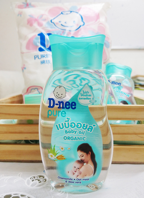 รีวิวเบบี้ออยล์, review เบบี้ออยล์, รีวิว baby oil, รีวิวดีนี่, รีวิว D-nee, รีวิวผลิตภัณฑ์เด็ก, รีวิวของใช้เด็ก, รีวิวออยล์สำหรับเด็ก, การผสมเบบี้ออยล์อาบน้ำเด็ก, เช็ดไขมันบนหัวลูกด้วยเบบี้ออยล์, ดีนี่ เพียว เบบี้ออยล์ ออร์แกนิค, d-nee pure baby oil organic, ดีนี่เบบี้ออยล์, น้ำมันสำหรับเด็ก, ผสมเบบี้ออยล์อาบน้ำ, เบบีี้ออยล์ยี่ห้อไหนดี, ใช้เบบี้ออยล์อะไรดี, แนะนำเบบี้ออยล์หน่อย, เบบี้ออยล์สำหรับเด็ก, เด็กต้องใช้เบบี้ออยล์ยี่ห้ออะไร