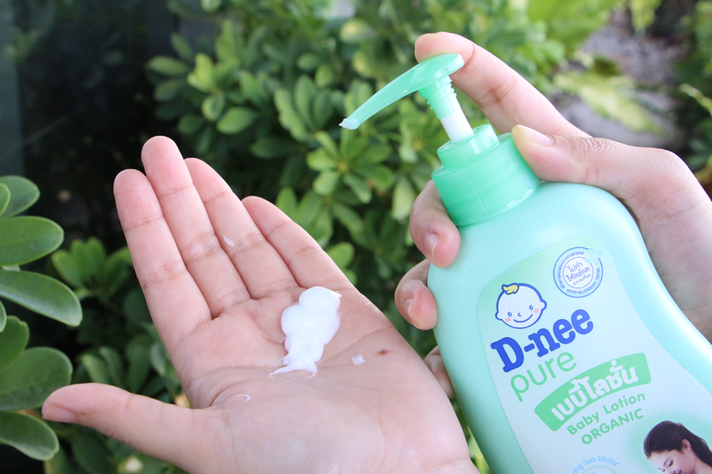 รีวิวเบบี้โลชั่น, review เบบี้โลชั่น, รีวิว baby lotion, รีวิวดีนี่, รีวิว D-nee, รีวิวผลิตภัณฑ์เด็ก, รีวิวของใช้เด็ก, รีวิวโลชั่นสำหรับเด็ก, ดีนี่ เพียว เบบี้โลชั่น ออร์แกนิค, d-nee pure baby lotion organic, ดีนี่เบบี้โลชั่น, โลชั่นสำหรับเด็ก, เบบีี้โลชั่นยี่ห้อไหนดี, ใช้เบบี้โลชั่นอะไรดี, แนะนำโลชั่นเด็กหน่อย, เบบี้โลชั่นสำหรับเด็ก, เด็กต้องใช้โลชั่นยี่ห้ออะไร